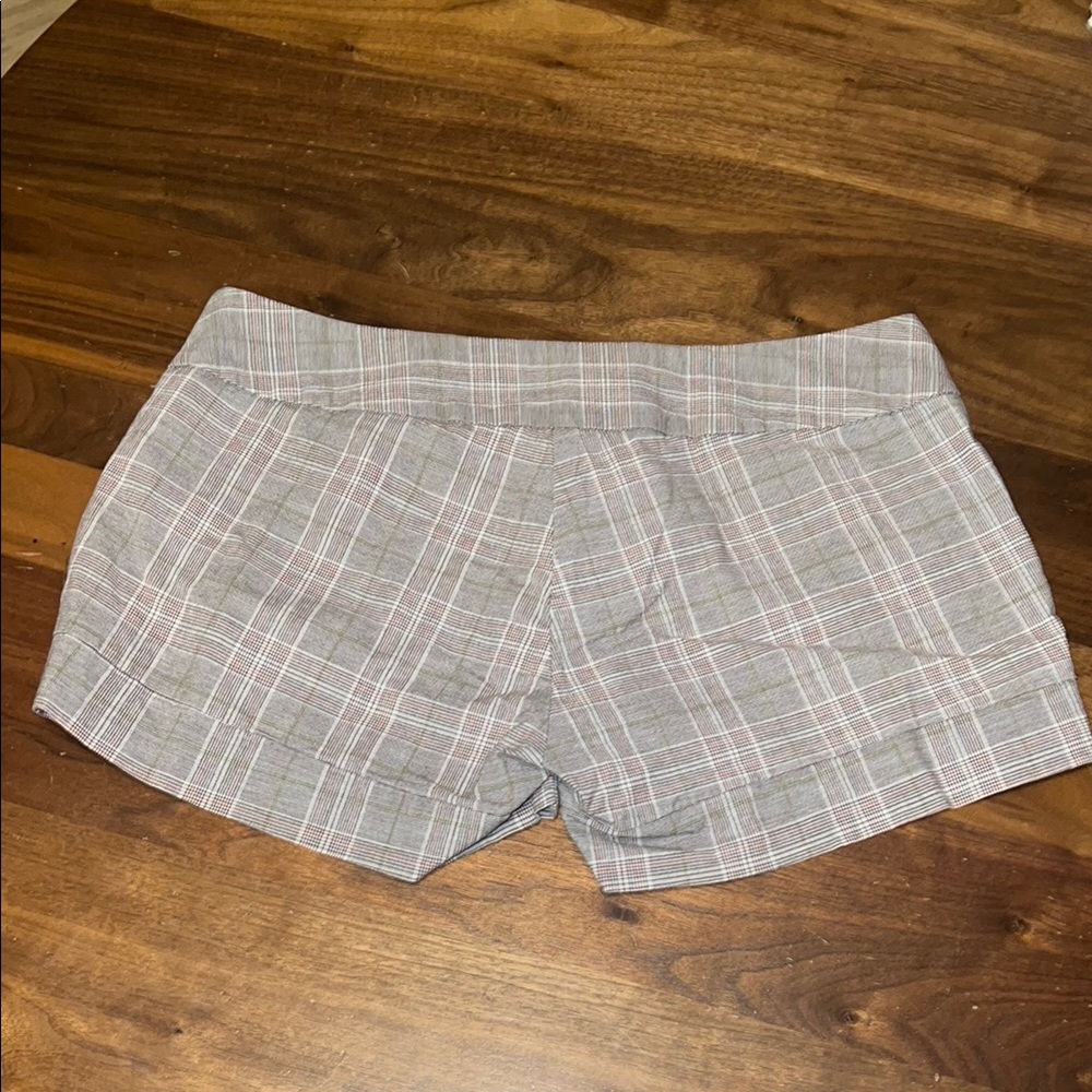 Tan and Crem Shorts Lightweight Casual - Picture 4 of 4